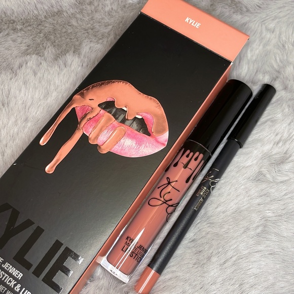 Kylie Cosmetics | BRAND NEW UNUSED | Kylie matte lip kit - Picture 1 of 2